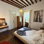 Casa Antigua *